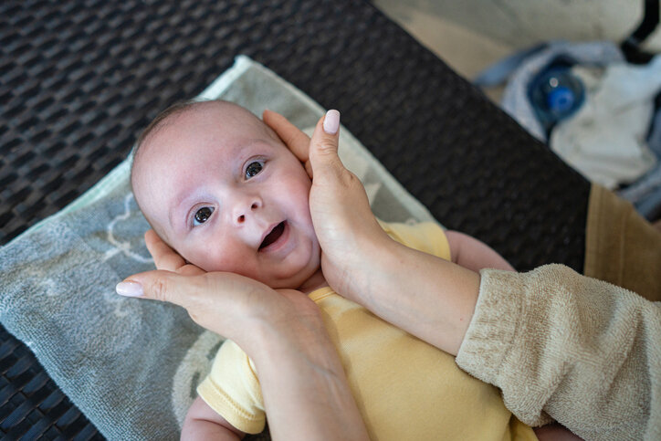 Asymétries crâniennes-Torticolis : évaluation, prises de mesures, intervention, collaboration interprofessionnelle et liens avec la sphère orale du...