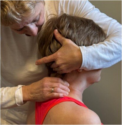 Maux de tête d’origine cervicale : évaluation, traitement manuel et exercices spécifiques