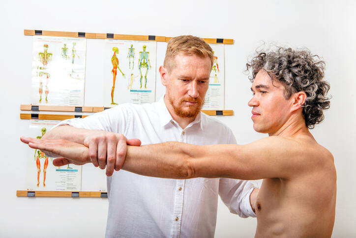 Supervision de la place du toucher dans le raisonnement clinique ostéopathique. Une étude qualitative auprès d’étudiant·es mobilisant SNAPPS-Touch